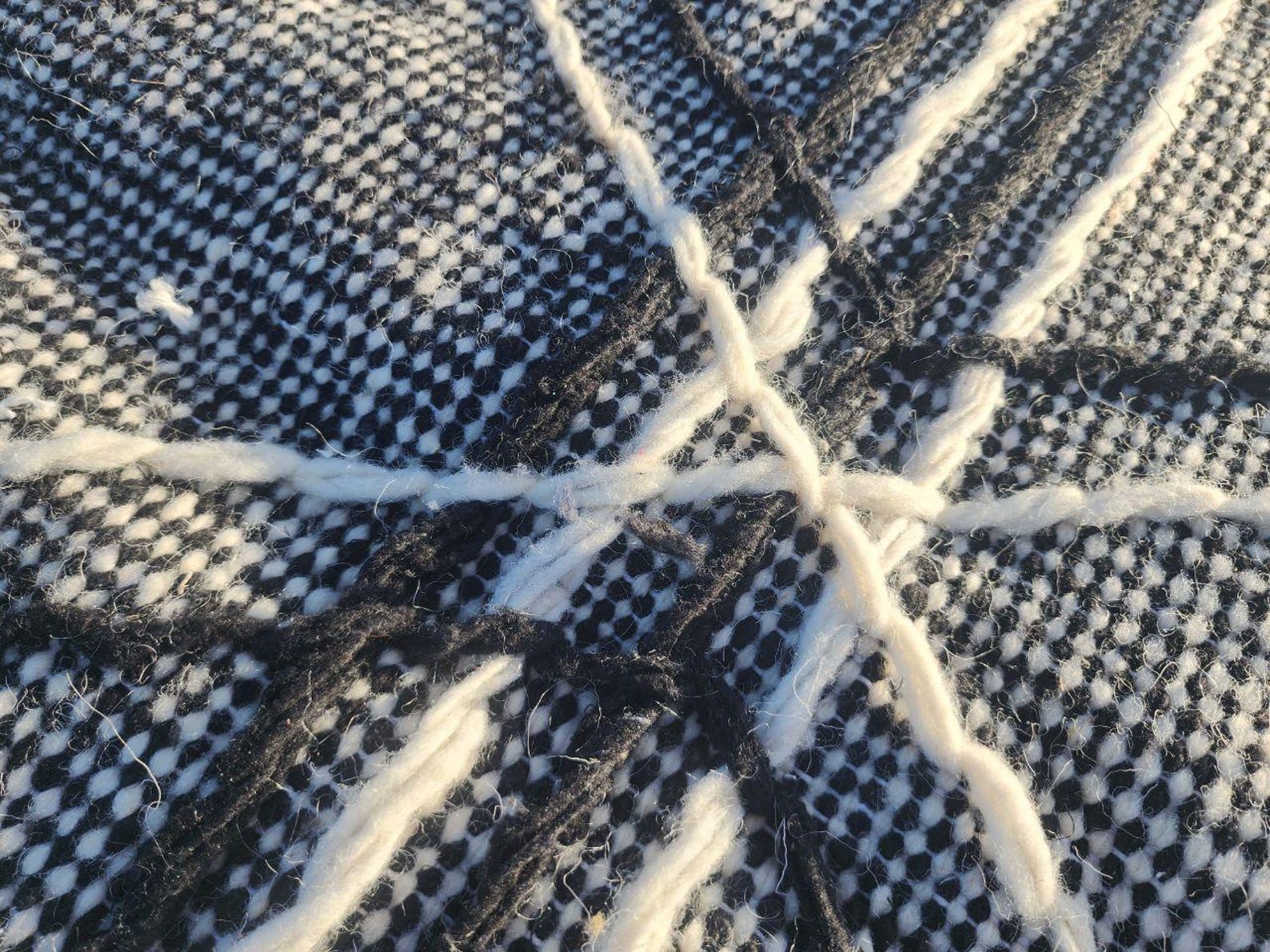 Zanafi Rug Black & White 300x200cm  - Tapis Zanafi